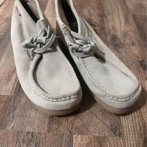 Clarks Men's Light Gray Suede Loafers